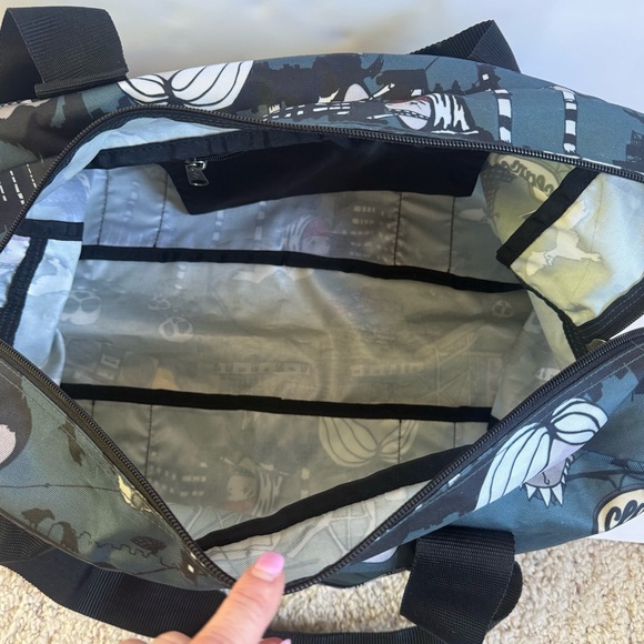 Rare Eastpak "Clam Bar" Skull & City Print Medium Duffel Bag Goth Retro Skeleton - Picture 5 of 10